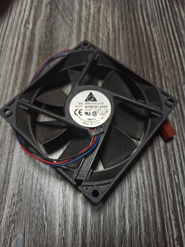 Вентилятор Delta AFB0912HH, 92*92*25 мм 3200 rpm 12 В, 0,4 А Вентилятор Delta AFB0912HH, 92*92*25 мм 3200 rpm 12 В, 0,4 А