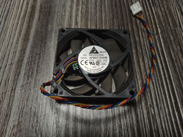 Вентилятор Delta AFB0712VHB 7015 70мм х 70 мм х 15 мм DC 12 В 0.55A Вентилятор Delta AFB0712VHB 7015 70мм х 70 мм х 15 мм DC 12 В 0.55A